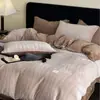 Luxo Leve High-End Anti-Estático Espessado Leite Fleece Conjunto de Quatro Peças para Quarto Escultura Tridimensional Simples Sono Nu Roupa de Cama de Inverno