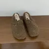 Zapatos de algodón para exteriores de invierno 2026, modernos, con suelas gruesas, forro de felpa y diseño sin cordones, que se asemejan a los mocasines Birkenstock
