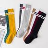 Meias S419 meias femininas outono e inverno barras paralelas meias de panturrilha Japonês jk estilo acadêmico Meias de algodão listradas e meias até o joelho maré