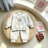 Nuevo conjunto dulce para niños de comercio exterior: sudadera y pantalón jogger, estilo otoño, conjunto de dos piezas de ropa infantil versión coreana de moda para primavera y otoño