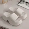 Sandalias de mujer muy estilosas de suela gruesa, populares en línea, de moda y modernas, adecuadas para usar al aire libre, antideslizantes y duraderas, zapatillas de mujer con suela de plataforma