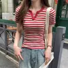 Camiseta Corta de Manga Corta a Rayas Rojas en el Hombro Estilo Retro Americano para Mujer Verano 2027 Nueva Ajustada Corta Estudiante Top de Moda