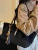 Bolsa de ombro de camurça com estampa de leopardo vintage estilo coreano, moderna e estilosa, bolsa de axila única, bolsa tote com vibe descontraída de nicho