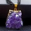 Nuevo colgante de racimo de amatista natural transfronterizo europeo y americano, collar de piedra cruda con capullo de cristal y adornos colgantes con bordes dorados y plateados.