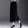 Falda ajustada de retazos de terciopelo y encaje para mujer, nuevo estilo otoño e invierno 2026, falda de longitud media a la moda y elegante