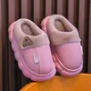 Nuevas pantuflas de algodón para otoño e invierno para niños y niñas, con suela gruesa que se siente como pisar popó, antideslizantes, para uso en interiores, con forro polar adicional para abrigar en invierno