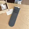 Calcetines estilo coreano con borde de volantes, calcetines de media pantorrilla, nueva llegada de otoño, color liso, sencillos, versátiles, calcetines holgados para mujer, calcetines grises