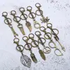 Chaveiro de folha de liga de metal direto da fábrica, chaveiro de pena, bolsa de presente pequena criativa, pingente para meninas, joia pequena