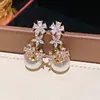 Brincos de Flor em Zircônia em Forma de Leque com Pérola, Brincos Estilo Francês de Luxo Leve, Design com Artesanato Pesado, Acessórios de Orelha da Moda para Mulheres
