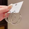 Pendientes de Aro de Metal Estilo Europeo y Americano para Mujer, Pendientes Elegantes Versátiles de Tendencia de Gama Alta con Cierre de Plata para el Trabajo