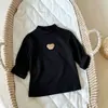 Camiseta básica de manga larga de color liso para bebé, unisex, cuello medio alto, prenda interior cálida, ropa de oso de dibujos animados estilo coreano