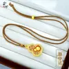 Pingente de Cabaça Esculpida Oca com Cobre Banhado a Ouro e Diamantes Vermelhos, Novo Estilo Chinês, Versátil e Luxo Leve