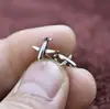 Plata de ley S925 estilo retro popular europeo y americano pequeños pendientes de tuerca para niña de avión pendientes joyería en stock moda personalidad al por mayor