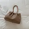 Bolso tote tejido súper popular para mujer, nuevo bolso de moda 2026 para llevar bajo el brazo para el trabajo, bolso de hombro versátil de gran capacidad para el verano