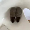 Sapatos femininos elegantes de sola grossa estilo coreano, novo modelo outono 2026, sapatos femininos versáteis de bico redondo