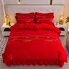 Juego de ropa de cama de cuatro piezas de terciopelo de leche engrosado de grado A, que incluye una falda de cama, una sábana de una pieza de alto peso y un juego de funda de edredón de terciopelo de doble cara de tres piezas para invierno