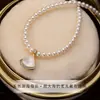 Collar tipo gargantilla de perlas de nácar natural para mujer 2026 Nuevo modelo Lujo ligero Nicho Accesorios de collar de perlas pequeñas para mujer
