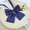 Gravata borboleta original JK cor pura estilo preppy para meninas, estilo japonês, laço de coração, acessórios, uniforme de marinheiro, raiz de pena, gola boxer, flor