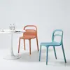 Silla de plástico estilo nórdico con respaldo engrosado, silla de comedor apilable simple para balcón exterior para espacios pequeños