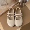 Sapatos meias fechados populares estilo Birkenstock para mulheres, para uso externo no outono, modelo novo 2026, com sapatos baixos Mary Jane de sola grossa com aumento interno de altura para mulheres