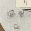 Cobre ecológico por todas partes, moderno y sencillo, estrella de cinco puntas incrustada con circonita, gancho para la oreja curvo, ear cuff moderno y versátil, pendiente de piercing