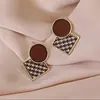 Pendientes de Clip Retro Estilo Hong Kong Color Borgoña para Orejas sin Perforar, Pendientes de Perla Femeninos y de Alta Gama para Viajes, Pendientes de Moda