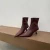 Botines de punta fina estilo francés, ajustados, con elástico en el tobillo y tacón fino, con forro de felpa, un diseño moderno y minimalista, y un look retro clásico.