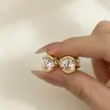 Pendientes Franceses de Lujo Ligero Diseño Único de Temperamento Geométricos de Circonita Oro Rosa para Mujer Modernos Sencillos Versátiles Exquisitos