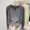 Cárdigan de punto amarillo lechoso para mujer, inspirado en la dopamina, con una parte superior de punto suave y cómoda de manga larga, un corte holgado e informal y un diseño de botonadura simple, perfecto para el otoño.