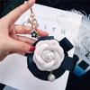 Llavero de Lazo de Camelia de Moda para Llevar en el Equipaje de Mano, Maquillaje, Espejo Pequeño, Colgante para Bolso, Llavero para Coche de Mujer, Trendy