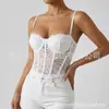 Nueva camisola de encaje negro estilo europeo y americano transfronteriza con un tacto de alta gama, adecuada para usar como prenda exterior, modeladora del cuerpo y sujetador push-up con ballenas