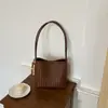 Bolsa de Ombro Feminina com Padrão Trançado Coreano de Nicho, Nova Moda Casual, Bolsa de Ombro Grande Capacidade para Mulheres