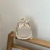 Bolsa de Hilo de Diseño Único 2026 para Mujer, Nueva de Moda con Cadena de Perlas Texturizada Elegante Bolso Cubo de Hombro Cruzado