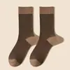 Calcetines calcetines de felpa de otoño para mujer Maillard ins de moda color de contraste calcetines retro calcetines de noviembre lunar para mujer calcetines sin costuras