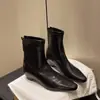 Botas de tornozelo pontudas para mulheres que aumentam a altura, estilo coreano, nova coleção outono/inverno 2026, versáteis e estilosas para o trabalho, com zíper traseiro e efeito emagrecedor
