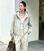 Chaqueta corta casual y moderna con capucha para mujer, nuevo estilo otoño 2026, chaqueta cortavientos versátil y elegante, perfecta para figuras petites