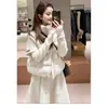 Chaqueta corta de plumón de punto patchwork estilo coreano con cuello alto para mujer, nueva colección de invierno 2026, prenda exterior tipo chaleco acolchado de alta gama