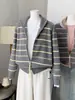Cárdigan de punto a rayas de color contrastante con cuello alto para mujer, nuevo estilo otoño e invierno 2026, chaqueta suéter versátil casual de ajuste ceñido con cremallera, moderno
