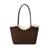 Bolsa Tote Versátil Estilo Retrô para Mulheres 2025 Inverno Nova Bolsa de Ombro/Axila de Pelúcia de Alta Qualidade Estilo Estrangeiro