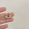 Novedoso Estilo Aretes Apilados con Diamantes Acabado Perla de Luz de Luna de Cristal Aretes de Flor de Perla Apilados con Diamantes Súper Brillantes