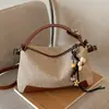 Nova bolsa de almofada com design trançado transfronteiriço para mulheres, estilo de férias na praia, bolsa transversal de nicho, bolsa de mão moderna e da moda