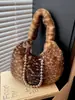 Bolso Peludo Bajo el Brazo para Mujer 2026 Nuevo Otoño/Invierno Bolso de Hombro Único Diario Casual Nicho Súper Caliente Bolso de Viaje