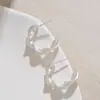 Brincos Torcidos de Luxo Leve para Mulheres, Design de Nicho, Brincos de Alta Qualidade, Novos Brincos Versáteis da Moda Europeia e Americana Atacado