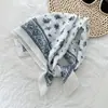 Bufanda Versátil Nueva Primavera y Verano 2026 Estilo Japonés Fresca Floral Cuadrada Pequeña para Mujer Salida Diaria Pañuelo Decorativo para la Cabeza