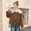 Chaqueta de Suede y Algodón Patchwork de Lana de Cordero con Solapa Grande para Mujer 2026 Invierno Elegante Acolchada Engrosada Cálida Ropa de Abrigo