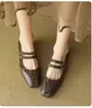 Sapatos Mary Jane Quadrados com Fivela Dupla Mais Vendidos Estilo Primavera/Outono 2026 Superfície Macia Patchwork Salto Anabela Altura Oculta Sapatos Únicos para o Trabalho