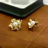 Pendientes de Botón de Flor Tridimensional Metálicos Minimalistas Retro Estilo Francés de Perla de Alto Brillo para Mujer, Pendientes de Diseño Único y Exagerado