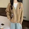 Cárdigan de punto bordado nuevo de otoño e invierno japonés y coreano con diseño de parche de oso, top suelto versátil, suéter abrigo para mujer