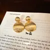 Pendientes de Textura Geométrica de Venta Caliente Europeos y Americanos Pendientes Esféricos de Lujo Accesible de Nicho Pendientes de Moda Exagerados de Nicho para Mujer