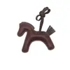 Nuevo Colgante de Poni de PU Texturizado Marrón Oscuro, Colgante para Bolso de Cuero, Accesorio Versátil de Poni para Bolso, Adorno Colgante para Coche
